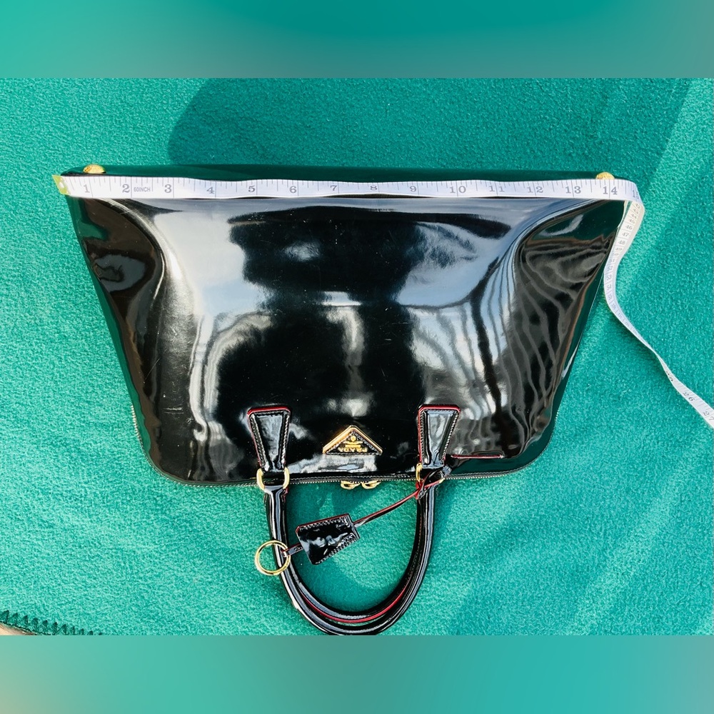 The MOST ELEGANT PRADA bag on PLANET 🌹🌹 - Picture 9 of 16